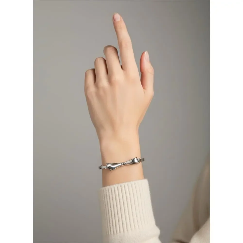 Kate Spade Silver Tone Bow Hinged Bangle Size 7